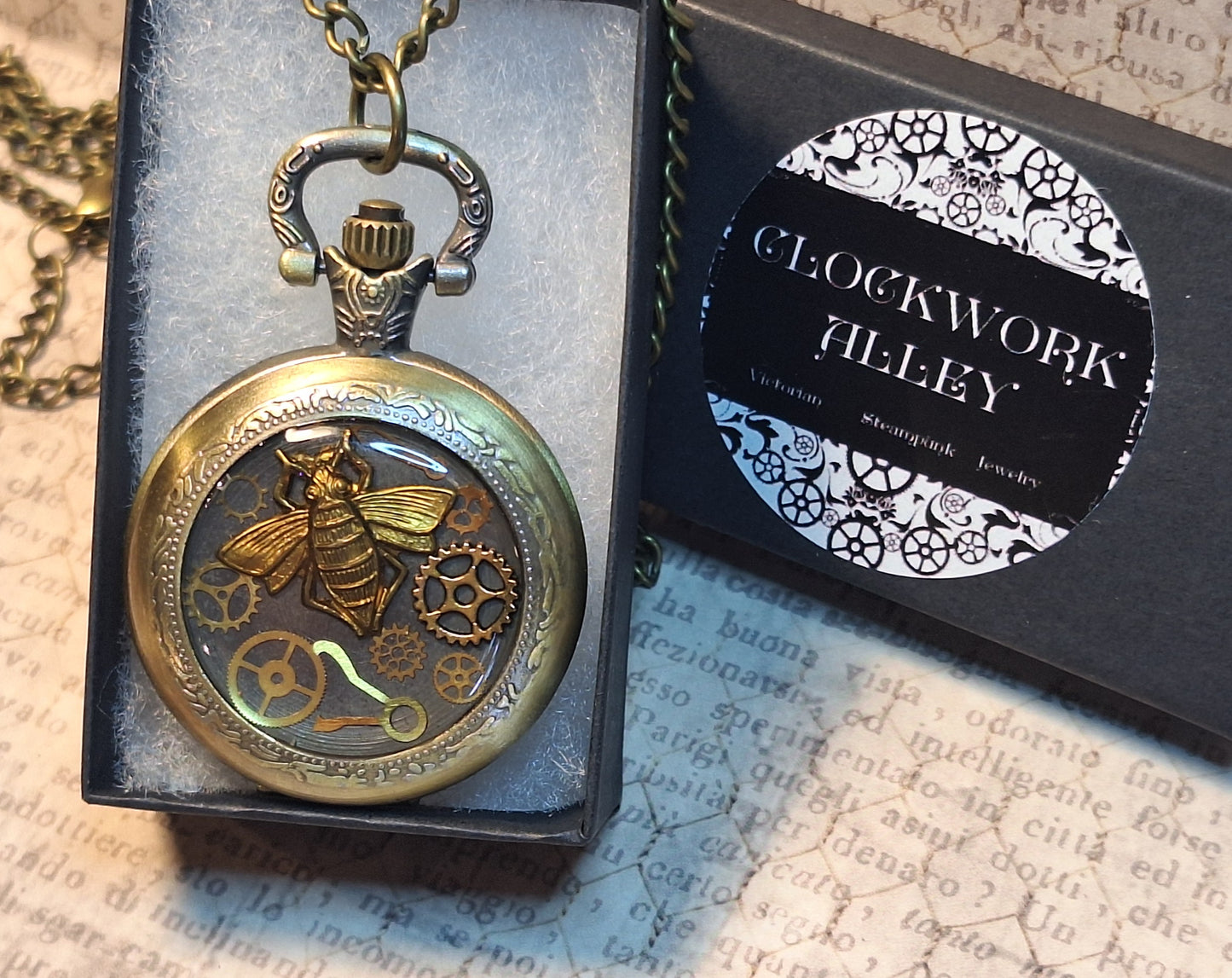 Working Steampunk Bee with Grears Pocket Watch Necklace