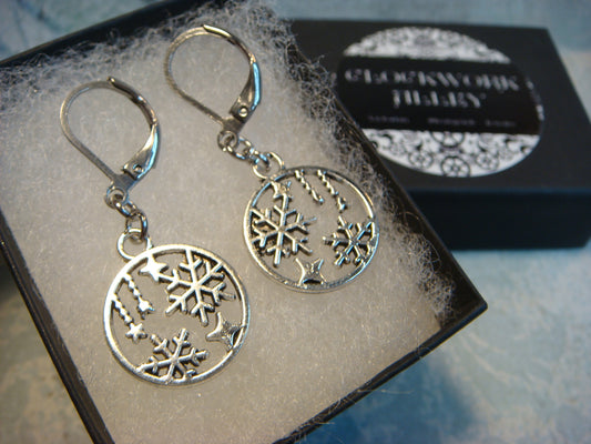 Snowflake Circle Dangle Earrings in Antique Silver