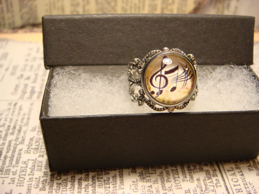 Treble Clef and Notes Image Filigree Ring in Antique Silver - Adjustable