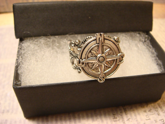 Compass Filigree Ring in Antique Silver - Adjustable