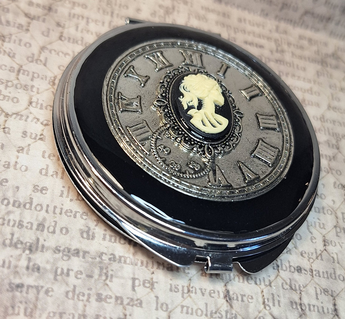 Skeleton Cameo Women Clock Compact Mirror