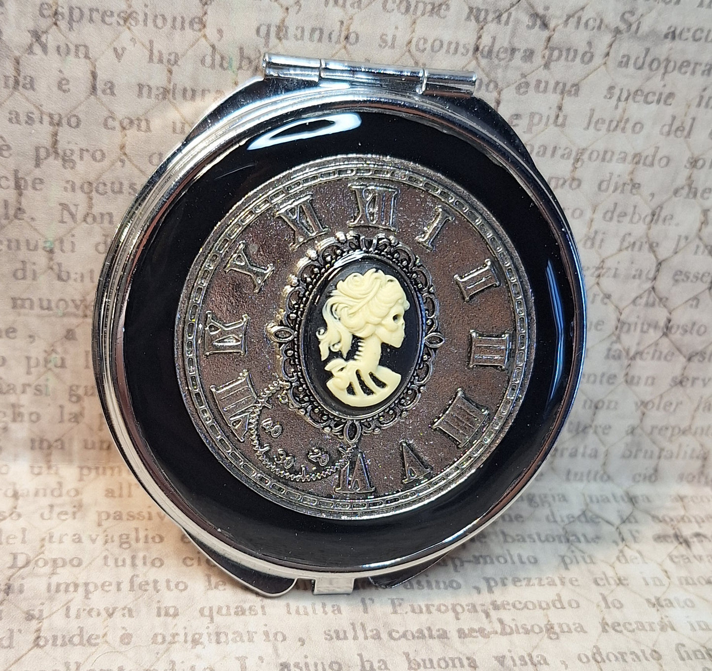 Skeleton Cameo Women Clock Compact Mirror