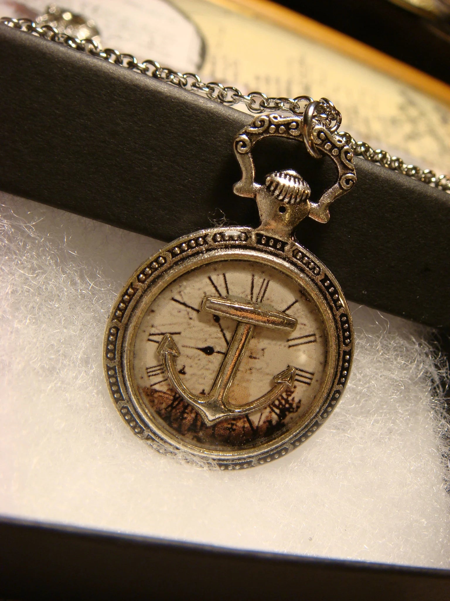 Anchor pocket clearance watch